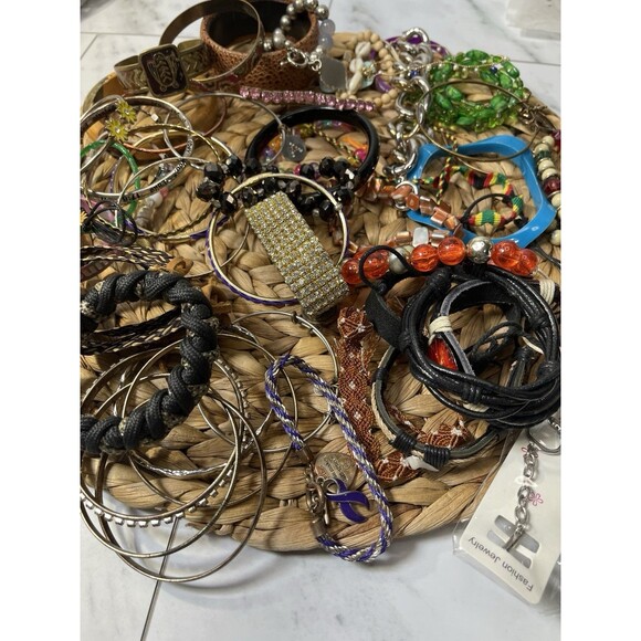 Lot Of 50 Pieces Junk Bracelet Lot Vintage Wearable Junk Drawer DIY Crafting - Picture 5 of 8